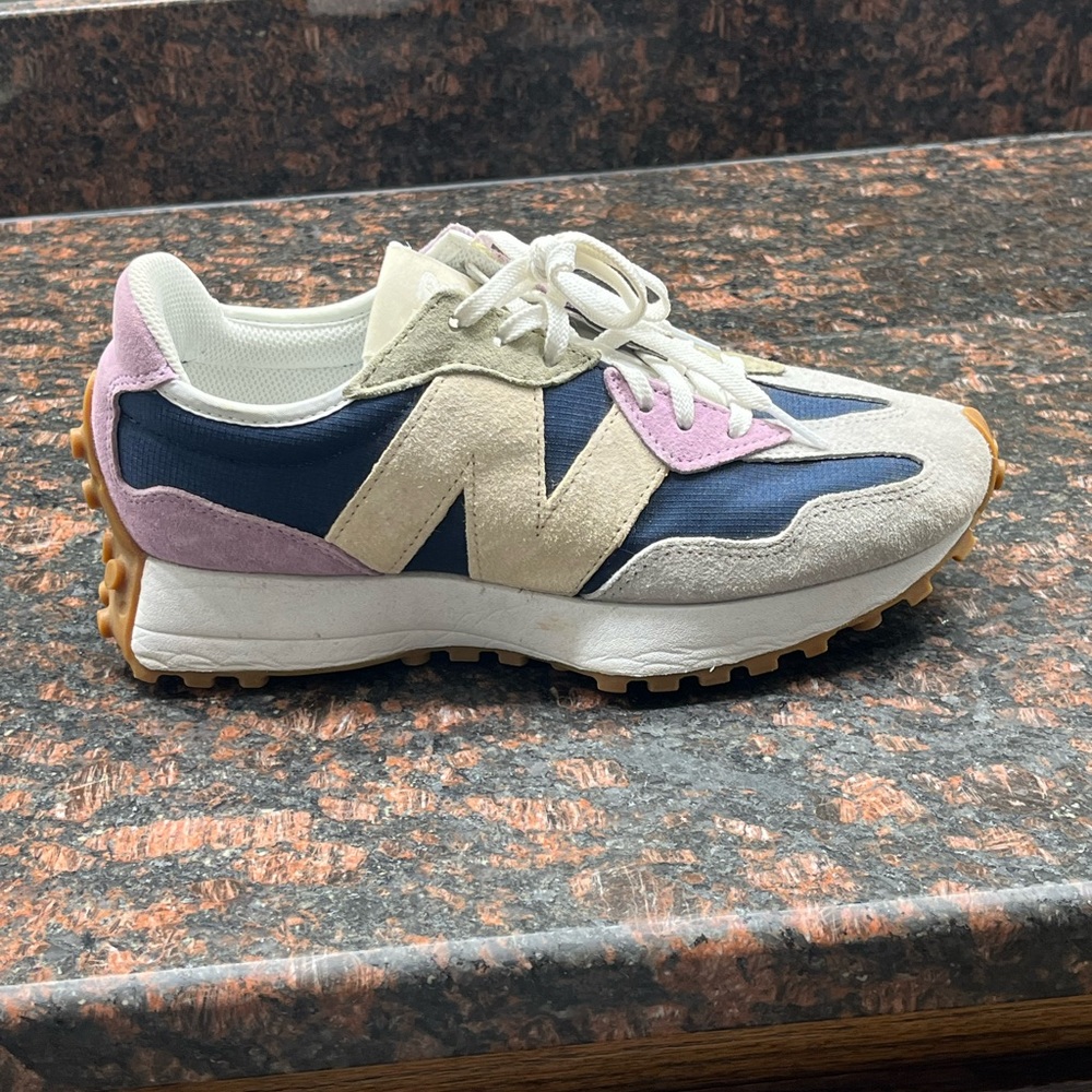 Women’s New Balance 327 size 8.5